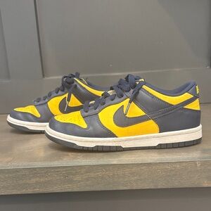 Nike Kids Shoes in Yellow and Dark Blue